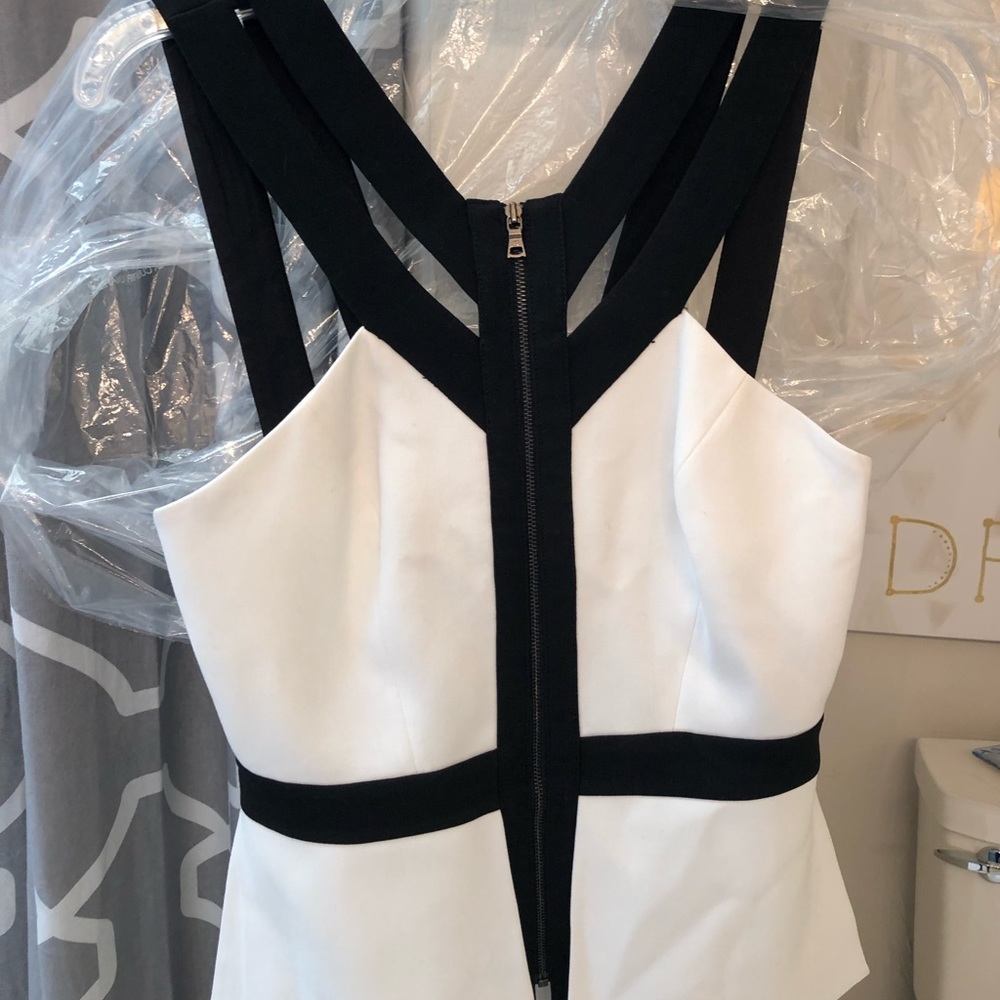 BCBG Black and White Top! XXS!